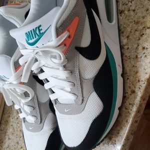 EUC - Nike Air Max